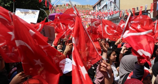 Cumhurbaşkanı Recep Tayyip Erdoğan, Cumhurbaşkanlığı seçimlerinde en çok oy aldığı illeri ziyaret turuna başladı. İlk ziyaretini Bayburt’a gerçekleştirdi. 