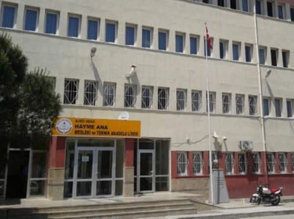 Susurluk İlçe Milli Eğitim Müdürlüğü tarafından yapılan açıklamalar dâhilinde ilçede bulunan okul binalarının deprem dayanıklılığına karşın güçlendirme çalışmaları sürüyor. 