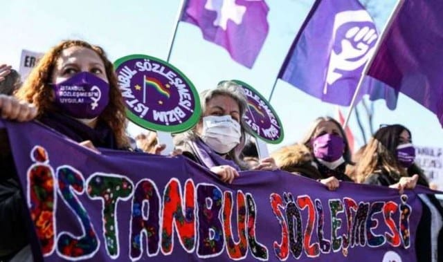 Türkiye'nin ilk imzacılarından olduğu İstanbul Sözleşmesi'nden resmi olarak çekilmesinin üzerinden iki yıl geçti. 1 Temmuz 2021'den bu yana kadın cinayetleri artış gösterirken, cezasızlık da giderek yaygınlaştı.