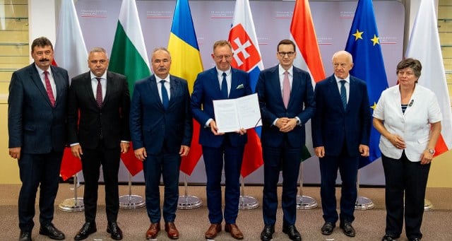Polonya Başbakanı Mateusz Morawiecki, 15 Eylül'de sona erecek olan Ukrayna'dan tarım ürünlerinin ithalatına ilişkin yasağı kaldırmayacaklarını açıkladı.