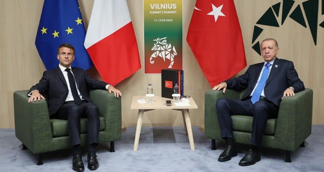 Cumhurbaşkanı Erdoğan, Litvanya’nın başkenti Vilnius'ta Fransa Cumhurbaşkanı Emmanuel Macron ile görüştü.