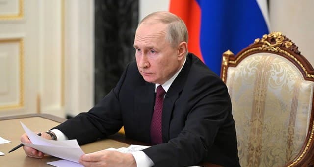 Rusya Devlet Başkanı Vladimir Putin, Tahıl Koridoru Anlaşması'na ilişkin “Batı, ihtiyacı olan ülkelere yardım etmek yerine anlaşmayı siyasi şantaj olarak kullandı” ifadelerini kullandı.