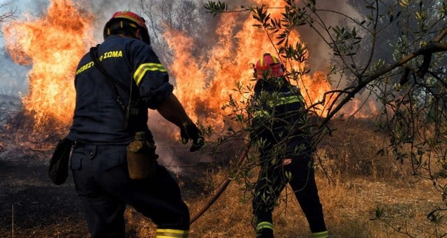Yunanistan’ın Rodos Adası’nda 6 gündür devam eden orman yangını nedeniyle toplam 19 bin kişinin tahliye edildiği bildirildi.