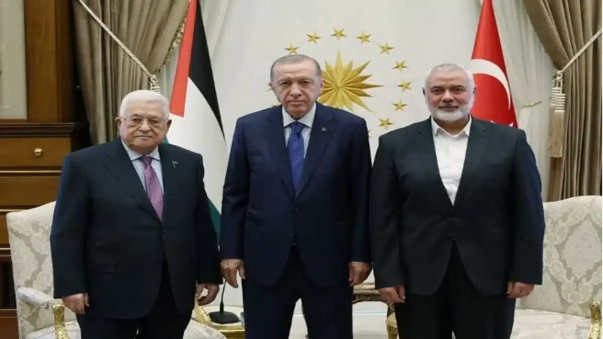 Cumhurbaşkanı Recep Tayyip Erdoğan, Filistin Devlet Başkanı Mahmud Abbas ve Hamas Siyasi Lideri Haniye ile Cumhurbaşkanlığı Külliyesi’nde bir araya geldi.