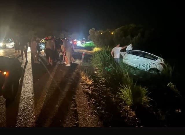 Balıkesir’in Erdek ilçesinde iki otomobilin karıştığı trafik kazası meydana geldi. Kaza sonucu bir kişi hayatını kaybederken iki kişi yaralandı.
