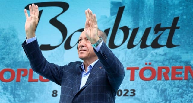 Cumhurbaşkanı Recep Tayyip Erdoğan, Cumhurbaşkanlığı seçimlerinde en çok oy aldığı illeri ziyaret turuna başladı. İlk ziyaretini Bayburt’a gerçekleştirdi. 