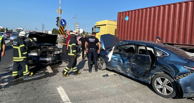Tekirdağ’da 4 aracın birbirine girdiği zincirleme kazada 4 kişi yaralandı.