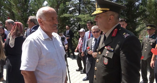Fetullahçı Terör Örgütü (FETÖ) tarafından düzenlenen 15 Temmuz darbe girişiminde şehit düşen özel harekat polisi Hakan Yorulmaz’ın babası İsmail Yorulmaz, "15 Temmuz’u gelecek nesillere unutturmamız lazım" dedi.