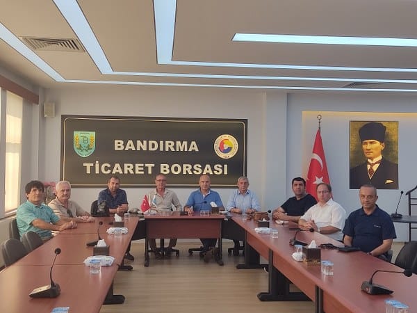 İyi Parti Balıkesir Milletvekili Op. Dr. Turhan Çömez, Bandırma Ticaret Borsası’na ziyarette bulundu.