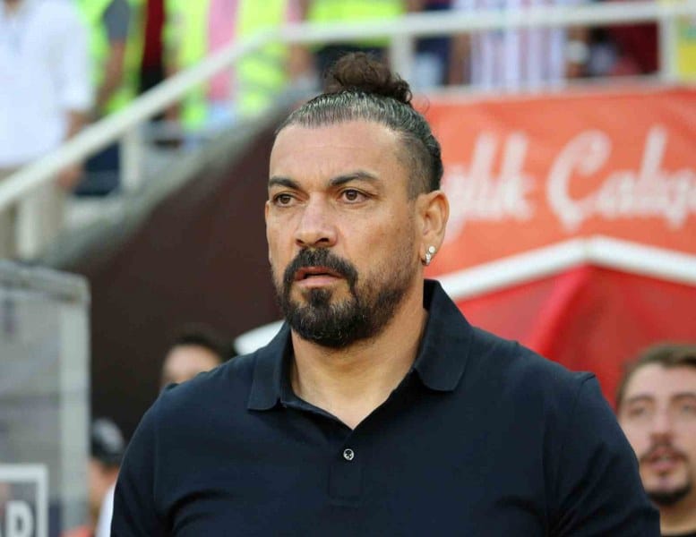 Takımın yeni teknik direktörü Servet Çetin, Sivasspor ile ilk maçına çıktı.