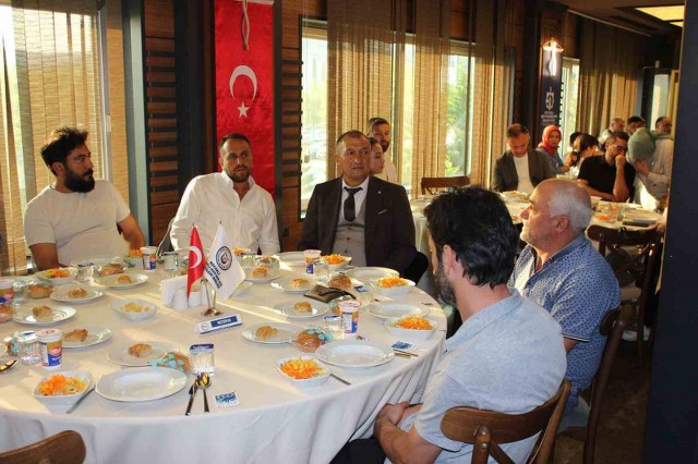 Kocaeli İl Tarım Müdürü Levent Küçük, "Kırmızı et üretiminde yüzde 98, süt üretiminde yüzde 108, yumurta üretiminde yüzde 123 oranında, kanatlı et üretiminde yüzde 137 oranında kendi kendimize yeten bir ülkeyiz" dedi.