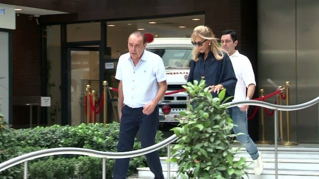 Yunanistan’da geçirdikleri tekne kazasının ardından İstanbul’da özel bir hastanede tedavi altına alınan Ali ve Vuslat Sabancı çiftini yakınları hastanede ziyaret etti.