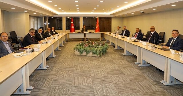 Kamu Görevlileri Hakem Kurulu memur ve memur emeklileriyle ilgili zam oranın görüşmek için üçüncü kez bir araya geldi.