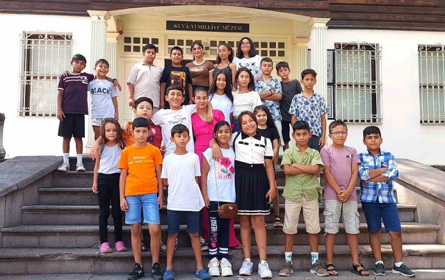 Balıkesir’de, Kültür ve Turizm Bakanlığı ve roman derneklerinin iş birliğiyle çocuklara yönelik, kültürel miras ve farkındalık düzeyini arttırmak amacıyla Kuvâ-yi Milliye Müzesi’ne gezi düzenlendi.