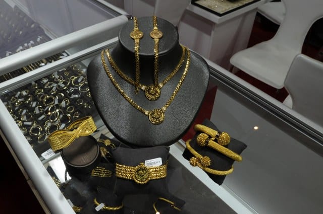 Avrupa Birliği ve Serbest Ticaret Anlaşması kapsamı dışındaki ülkelerden ithal edilen belirli kuyumculuk ürünleri ve mücevherler için yüzde 20 ek mali yükümlülük getirilmesine dair Cumhurbaşkanı Kararı, Resmi Gazete'de yayımlandı.