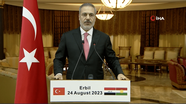 Dışişleri Bakanı Hakan Fidan, Irak Kürt Bölgesel Yönetimi (IKBY) Başbakanı Mesrur Barzani ile gerçekleştirdiği ortak basın toplantısında, “Şu anda Irak topraklarında PKK kendisini gizliyor. Bu virüsü inşallah Irak’tan da hep beraber temizleyeceğiz” dedi.
