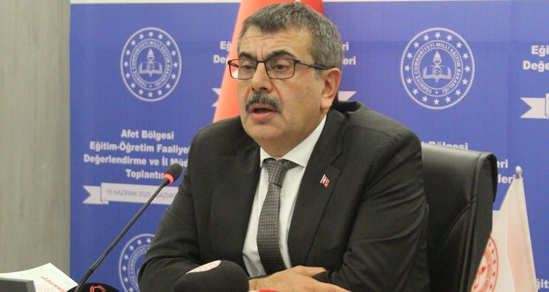 Milli Eğitim Bakanı Yusuf Tekin, liselerde sınıf tekrarını hayata geçireceklerini açıkladı. Ayrıca, devamsızlık affını da kaldırac