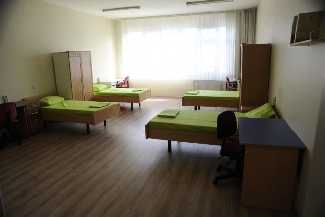 Emlak Uzmanı Mustafa Hakan Özelmacıklı, ’’Kayıtların 28 Ağustos’ta başlayacak olması ile gerek yurt gerekse de kiralık daire ihtiyacı hat safhaya çıkacak. Yeterli arzın olmadığı şehirlerimizde aileler için en büyük yük kira olacak” ifadelerini kullandı.  ÖĞRENCİ
