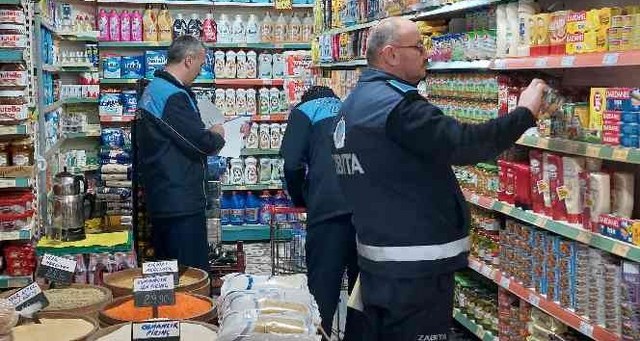 Ticaret Bakanlığı, satışa sunulan ürünlerin gramaj, adet ve ağırlık gibi ölçü birimlerinin azaltılmasına rağmen, ambalaj ve satış fiyatlarının değiştirilmemesi nedeniyle haksız ticaretin engellenmesi ve haksız ticaretin önlenmesi için il müdürlüklerine talimat gönderdi.