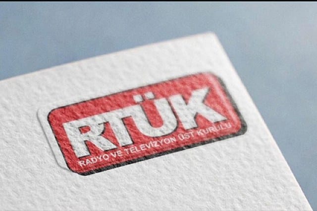 Radyo ve Televizyon Üst Kurulu (RTÜK) "Atatürk" dizisini yayınlamama kararı alan Disney+ hakkında inceleme başlattı. Kamuoyunda dizinin Ermeni lobisinin baskıları üzerine yayından kaldırıldığı ileri sürülmüştü.