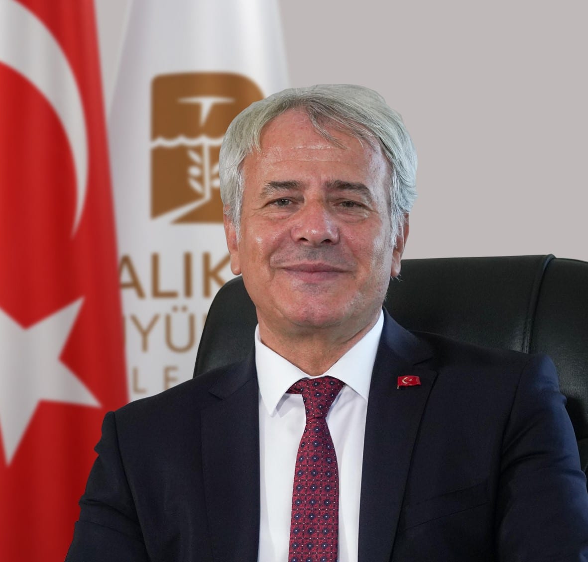 Susurluk Belediye Başkanı Nurettin Güney’in sosyal medya üzerinden yaptığı ‘TOKİ yolları’ hakkında ki açıklamasına sert tepki gösteren Susurluk AK Parti İlçe Başkanı Melih Bağırgan, “Sayın Başkan, Susurluk Belediyesi önce kendi sorumluluğundaki görevleri tamamlamalı.” açıklamasında bulundu.