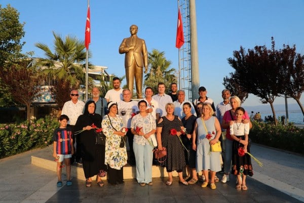 Balıkesir'in Edremit ilçesinde, Nazi Almanya'sı döneminde Romanlara yönelik işlenen Roman Soykırımı'nın kurbanlarını anma etkinliği, "Poratmos Anma Programı" adı altında düzenlendi.