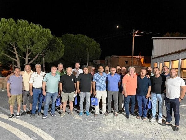 Balıkesir'in Ayvalık ilçesinde, Yörük kökenli vatandaşlar aralarında güç birliği oluşturmak amacıyla bir araya geldi. "Ayvalık Körfez Yörükler Derneği" adını verdikleri sivil toplum kuruluşunu kurarak, kendi gelenek ve göreneklerinin yanı sıra ekonomik ve sosyal dayanışma konularında da birlikte hareket etmeyi amaçlayan Ayvalık'ta yaşayan Yörük kökenli vatandaşlar, gelecekte oluşturabilecekleri bir üretim kooperatifiyle ticari alanda da birlikte çalışma fırsatını arzuluyorlar.