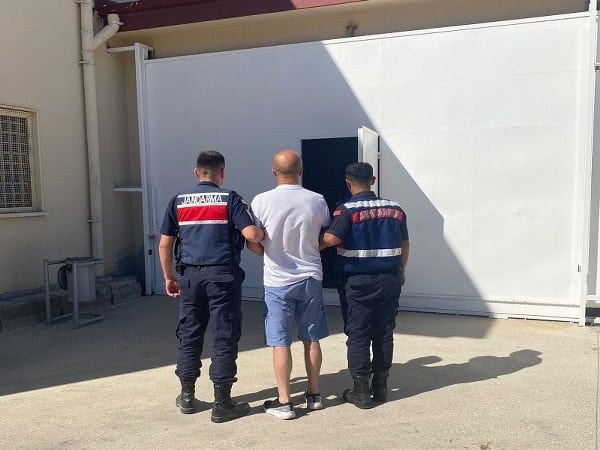 Ayvalık ilçesinde tamamlanmış 51 yıl 9 ay hapis cezası bulunan mahkum, JASAT tarafından tutuklanarak cezaevine sevk edildi.