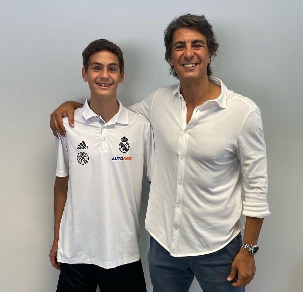 Eski milli basketbolcu İbrahim Kutluay'ın oğlu olan 14 yaşındaki Ömer Kutluay, Anadolu Efes formasıyla tanınan, Real Madrid basketbol takımına transfer oldu.