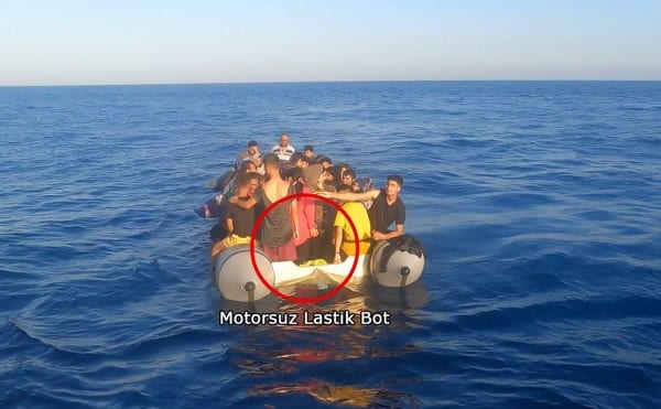 Çanakkale'nin Ayvacık ilçesinden yasa dışı şekilde Yunanistan'ın Midilli Adası'na geçmeye çalışan 62 kaçak göçmen, Yunan kuvvetleri tarafından Türk karasularına iade edildi. Sahil Güvenlik ekipleri, göçmenleri kurtardı; ancak lastik botun motorunun söküldüğü ve göçmenlerin ölüme terk edildiği tespit edildi.
