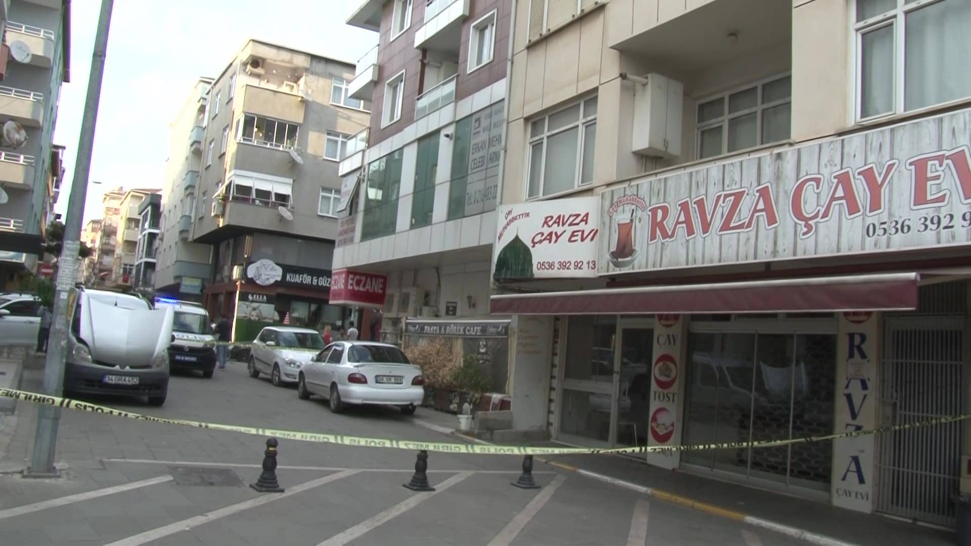 İstanbul Pendik'te çay ocağı işleten ismi öğrenilemeyen bir kişi iddiaya göre siyanür içti. Kendini kaybeden adam dükkanında kustu. Vatandaşlar tarafından fark edilip sağlık ekiplerine ve polise haber verildi.