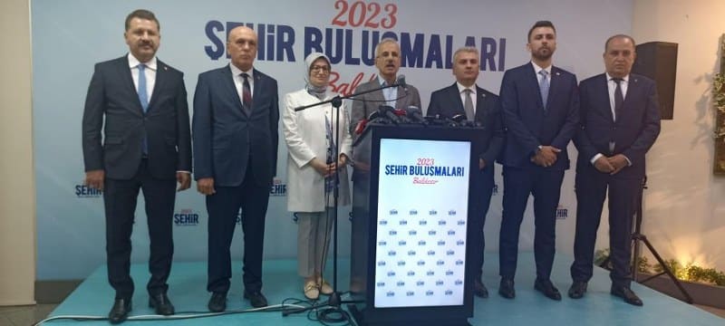 AK Parti Balıkesir İl Başkanlığınca düzenlenen “2023 Şehir Buluşmaları” çerçevesinde Ulaştırma ve Altyapı Bakanı Abdulkadir Uraloğlu, Balıkesir’e geldi.