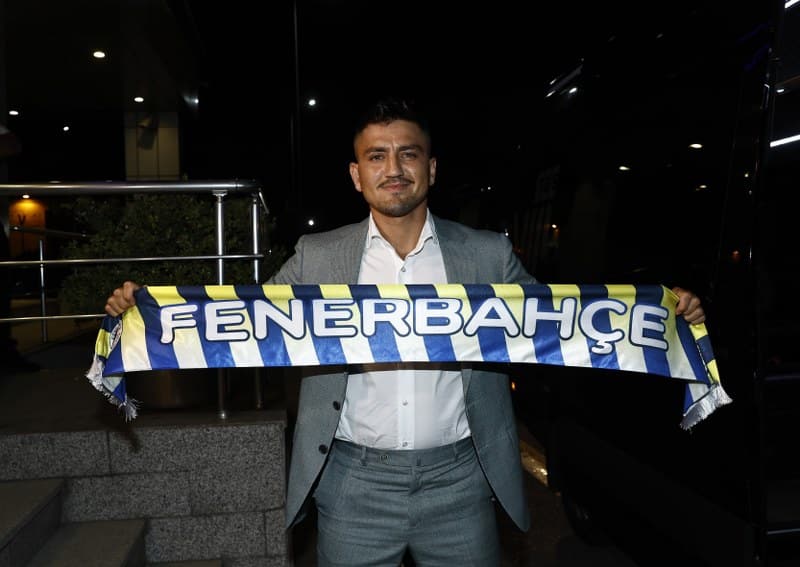 Fenerbahçe'nin prensip anlaşmasına vardığı Fransız ekibi Marsilya'da forma giyen milli futbolcu Cengiz Ünder, İstanbul'a geldi. Ünder, "Fenerbahçe’yi şampiyon yapmak istiyorum" dedi. 