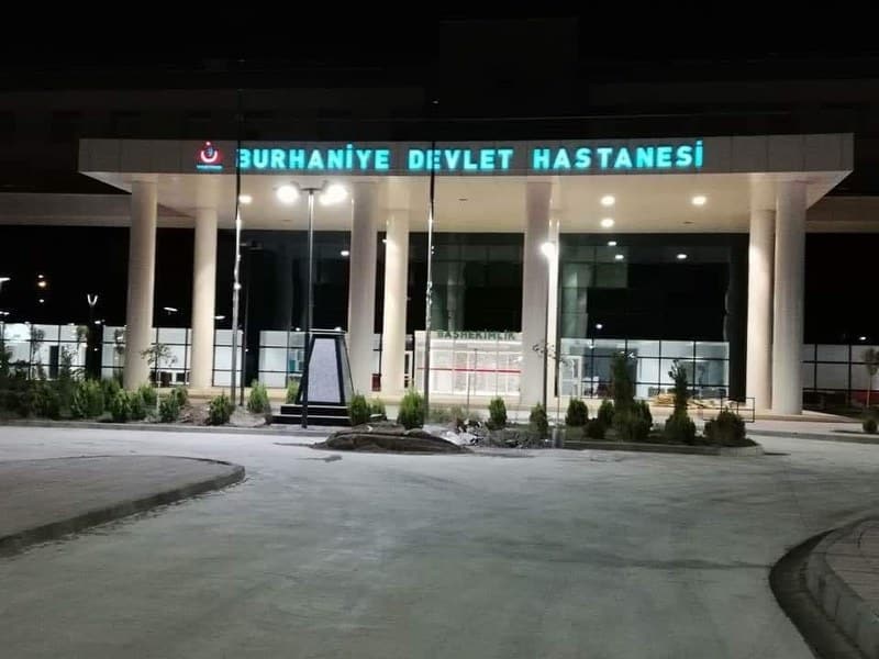 Balıkesir Büyükşehir Belediyesinde Şehir Buluşmaları'na katılan Ulaştırma ve Altyapı Bakanı Abdulkadir Uraloğlu, Burhaniye Devlet Hastanesi ön