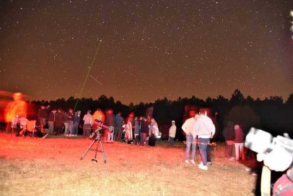 BİNLERCE KİŞİ SINDIRGI’DA METEOR YAĞMURUNU İZLEDİ