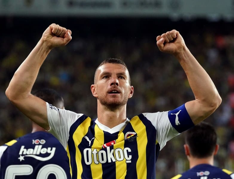 Fenerbahçe, Süper Lig’in yeni sezonuna, yeni transfer Edin Dzeko’nun golleriyle 3 puanla başladı.