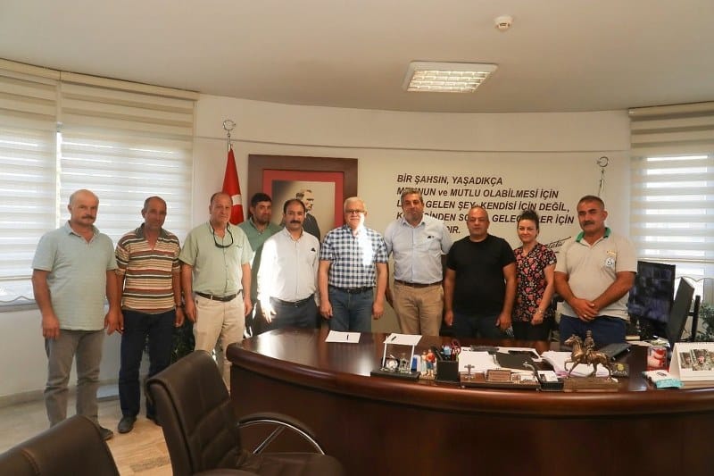 Balıkesir’in Burhaniye Belediye Başkanı Ali Kemal Deveciler, DİSK Genel-İş Sendikasıyla yaptığı görüşmeler sonunda kadrolu belediye personelinin yeni zamlı toplu iş sözleşmesini imzaladı. En düşük maaş 22 bin TL oldu. 