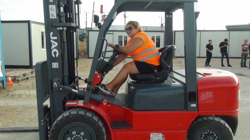 Bandırma Ticaret Odası, kadınların iş alanını ve faaliyetlerini genişletme amacıyla, forklift eğitimi sertifikası almalarına ve meslek edinmelerine destek oluyor.