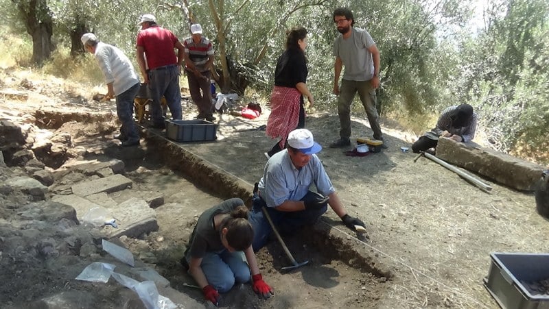 Balıkesir'in Edremit ilçesinde devam eden kazı çalışmaları, Antandros Antik Kenti'nde milattan sonra 300'lerde inşa edildiği düşünülen bin yaşındaki ikinci bir 'Roma villası' kalıntılarının bulunduğunu ortaya çıkardı.