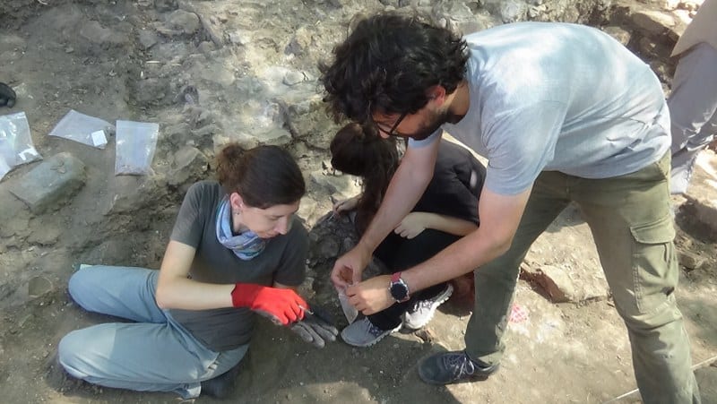 Balıkesir'in Edremit ilçesinde devam eden kazı çalışmaları, Antandros Antik Kenti'nde milattan sonra 300'lerde inşa edildiği düşünülen bin yaşındaki ikinci bir 'Roma villası' kalıntılarının bulunduğunu ortaya çıkardı.