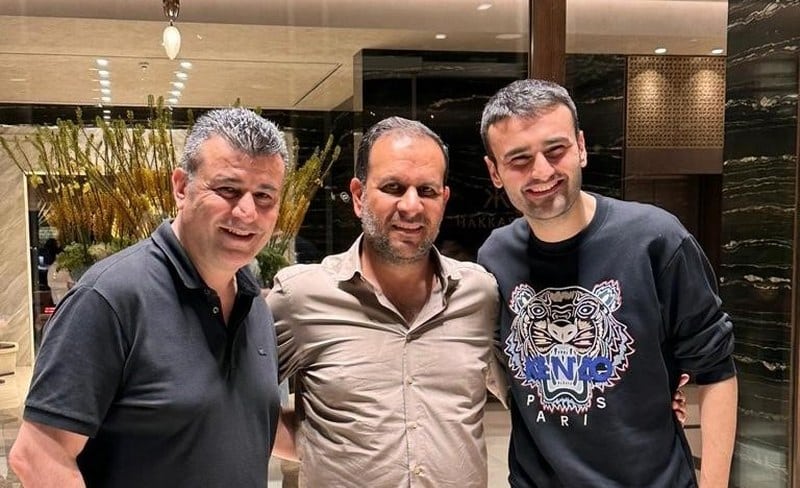 Fenomen işletmeci CZN Burak ile bir takım sıkıntıları olduğu iddia edilen babası barıştı. 