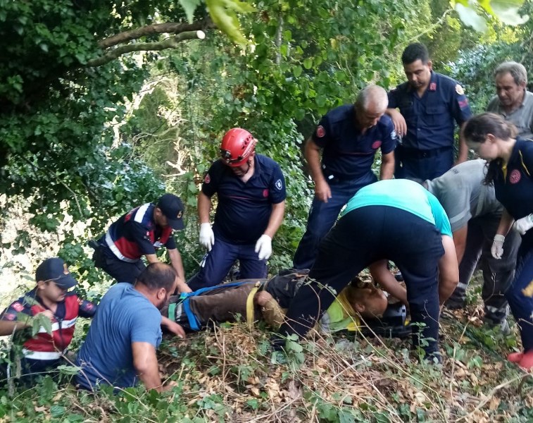 Balıkesir’in Erdek ilçesinde bir orman işçisi dere yatağına düştü. Jandarma ve İtfaiye Ekipleri tarafından m