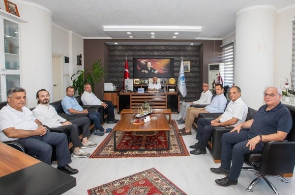 Bandırma ilçesinde yer alan Ziraat Fakültesi, 04 Ağustos 2023 tarihinde yayımlanan 32269 sayılı resmi gazetede yer alan 7477 sayılı Cumhurbaşkanlığı kararı ile tekrar faaliyete geçirildi. Bu gelişme, Bandırma Ticaret Borsası çevresinde olumlu bir karşılık buldu. Borsa Yönetim Kurulu üyeleri, Rektör Prof. Dr. Süleyman Özdemir'i ziyaret ederek memnuniyetlerini dile getirdi ve fakültenin yeniden açılmasıyla ilgili önerilerini iletti.