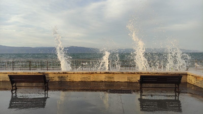 Meteoroloji Genel Müdürlüğü, Marmara Bölgesi’nde yarın beklenen fırtına için vatandaşları tedbirli olmaları konusunda uyardı.