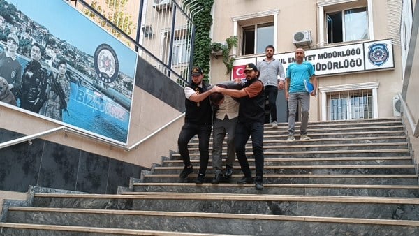 Cumhurbaşkanı Erdoğan'ın sesini taklit ederek dolandırıcılık girişiminde bulunan şüpheli Fatih Emre H., yapılan işlemlerin ardından tutuklandı.
