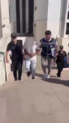 Balıkesir'in Edremit ilçesinde iki genç arasında çıkan tartışma ölümle bitti. Kurusıkıdan bozma silah ile göğsünden vurulan Nihat Mi