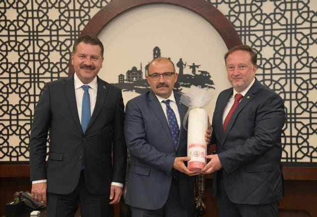 Karesi Belediye Başkanı Dinçer Orkan, Balıkesir protokolünü ve iş dünyasını 1-3 Eylül tarihlerine yapılacak olan Geleneksel Kurtdereli Mehmet Pe