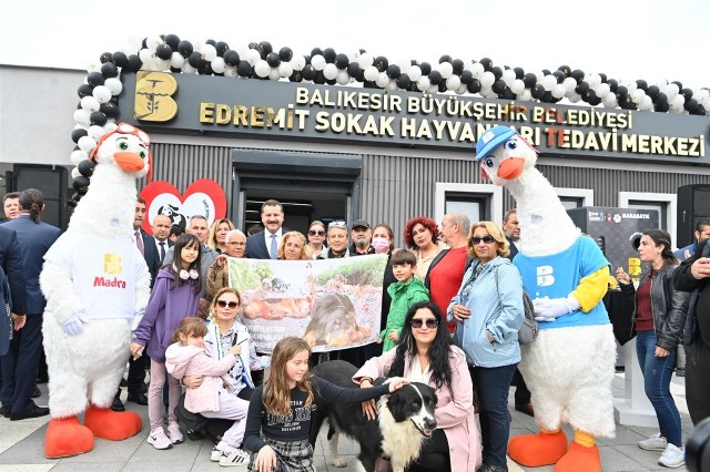 “Balıkesir’de her canlı kıymetli ve özel.” diyerek yola çıkan Başkan Yücel Yılmaz’ın önderliğindeki Büyükşehir Belediyesi; sokak hayvanlarının