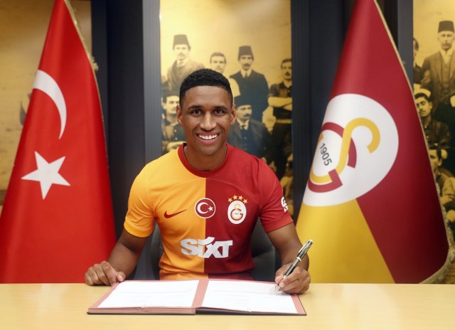 Galatasaray'ın yeni transferi Brezilyalı futbolcu Tete'nin lisansının çıktığı Türkiye Futbol Federasyonu'nun resmi internet sitesinde yayınlandı.