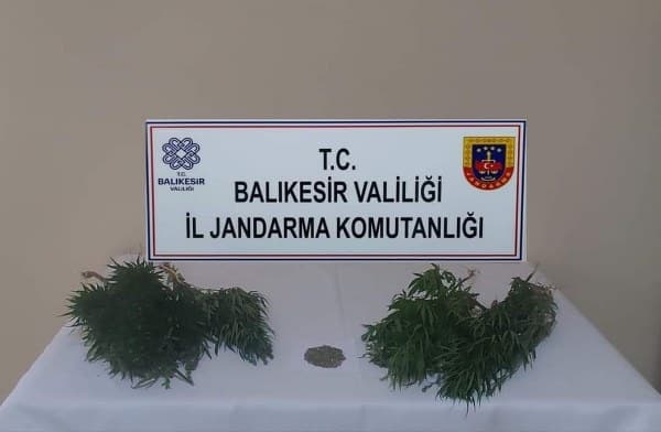  Balıkesir'in Erdek ilçesinde ilçe Jandarma Komutanlığı'nın bölgedeki uyuşturucu ile mücadelesi aralıksız devam ediyor.